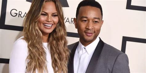 chrissy teigennude|Chrissy Teigen zeigt sich vollkommen nackt auf Instagram